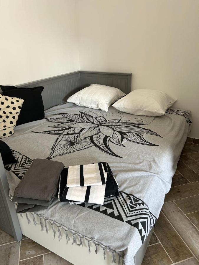 Charmant Studio Dans Villa - Jardin Privatif . La Seyne-sur-Mer Esterno foto
