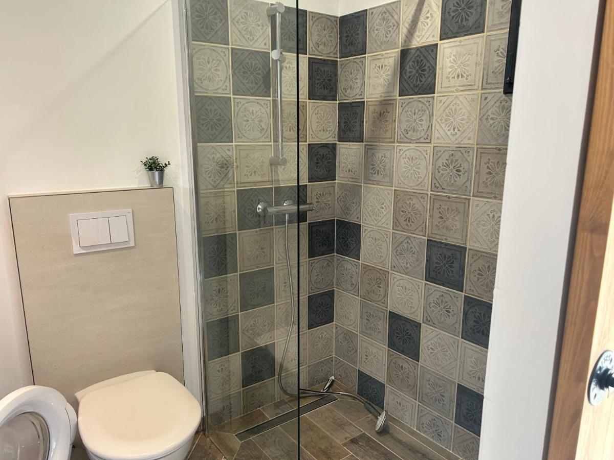 Charmant Studio Dans Villa - Jardin Privatif . La Seyne-sur-Mer Esterno foto