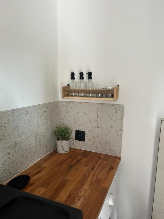 Charmant Studio Dans Villa - Jardin Privatif . La Seyne-sur-Mer Esterno foto